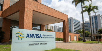 Anvisa suspende lotes de medicamentos para hipertensão e câncer de mama: veja como proceder