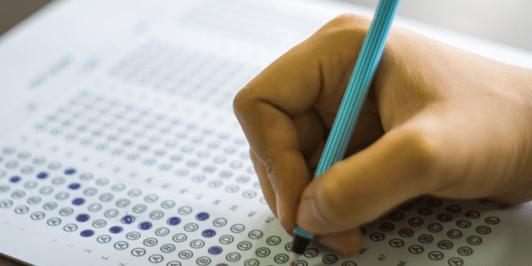 IBGE abre mais de 1.400 vagas: prazo para inscrições no edital termina nesta quarta-feira (15)