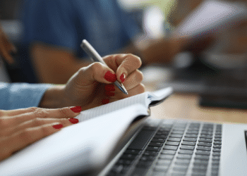 R$ 6.742,14: concursos em MT, PR e SC abrem inscrições nesta sexta-feira (24)