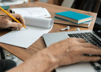 Vagas de nível médio: prefeituras divulgam editais com salários de até R$ 3.242 e inscrições abertas