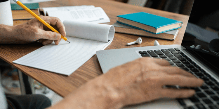 Vagas de nível médio: prefeituras divulgam editais com salários de até R$ 3.242 e inscrições abertas